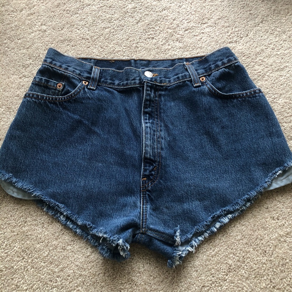 Vintage dark wash Levi’s shorts